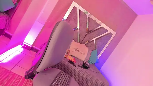 frany wolf  online show from December 19, 2025, 7:59 am