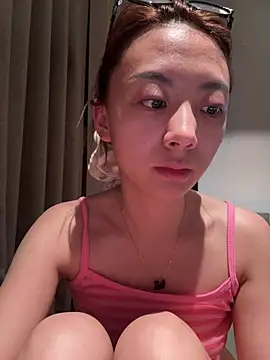 Jinmi125216 online show from May 4, 2026, 12:34 pm