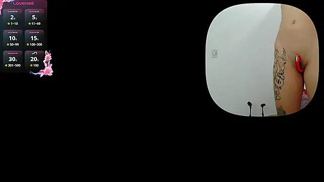 Mia King  online show from December 19, 2025, 5:09 pm