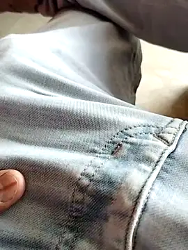 Roy   121 online show from April 17, 2026, 4:48 am