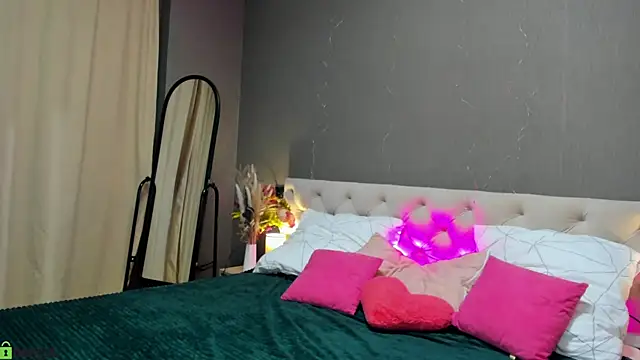 Malika Raspberry online show from May 5, 2026, 1:13 am