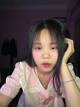 Kiee-lee online show from May 13, 2026, 3:42 pm