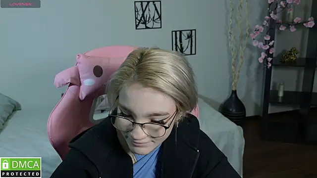 Megan Lora online show from January 7, 2026, 12:57 am