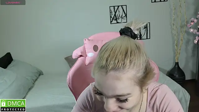 Megan Lora online show from January 14, 2026, 1:00 am