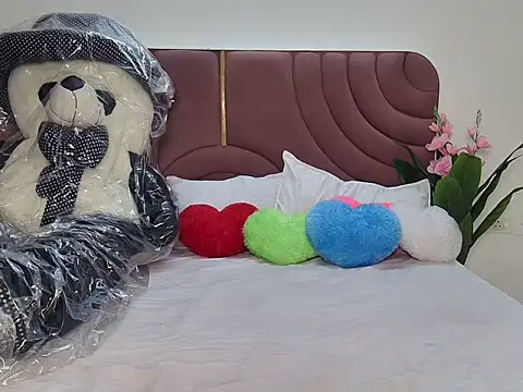 Snapshot of Husan-e-Jasmine chatting on February 19, 2026, 4:25 pm Husan-e-Jasmine online show from February 19, 2026, 4:25 pm