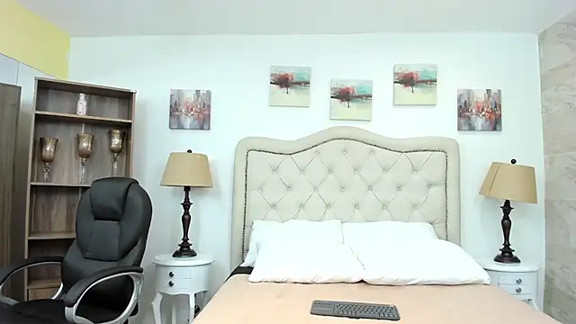 Snapshot of molly_madisson_ chatting on February 11, 2026, 12:32 pm molly madisson online show from February 11, 2026, 12:32 pm