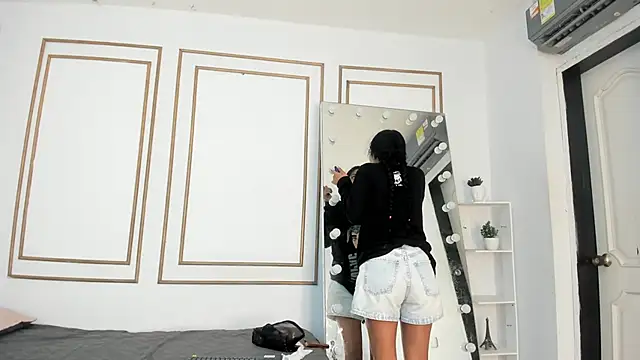 Snapshot of daviana_hill chatting on February 1, 2026, 12:04 pm daviana hill online show from February 1, 2026, 12:04 pm