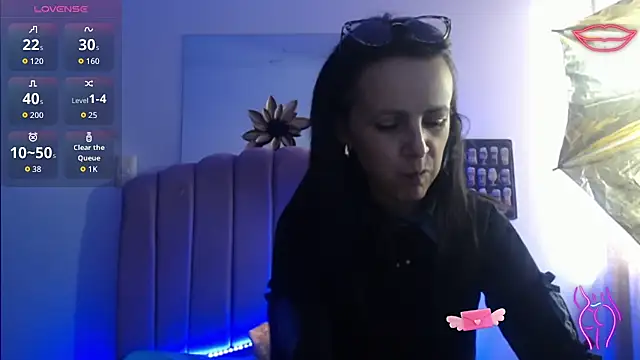 Juliana  lx online show from December 17, 2025, 1:17 pm