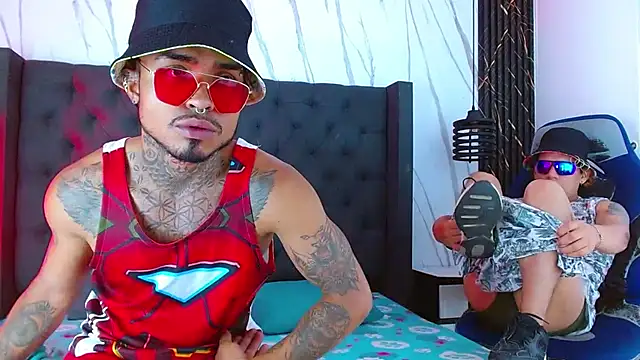 Hot Latino x online show from November 23, 2025, 1:55 pm