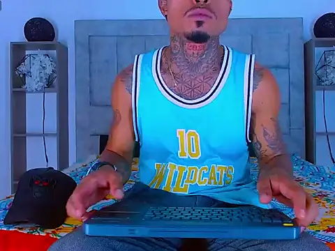 Hot Latino x online show from February 20, 2026, 12:49 pm