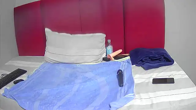 Cherrydollx online show from February 5, 2026, 6:51 am