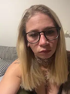 Antoniia69 online show from November 27, 2025, 10:34 pm