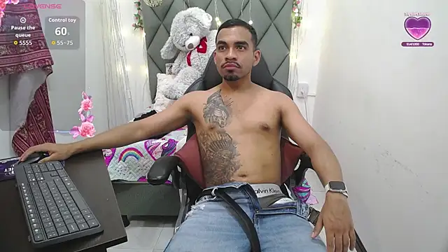 yons11  online show from December 22, 2025, 8:39 pm