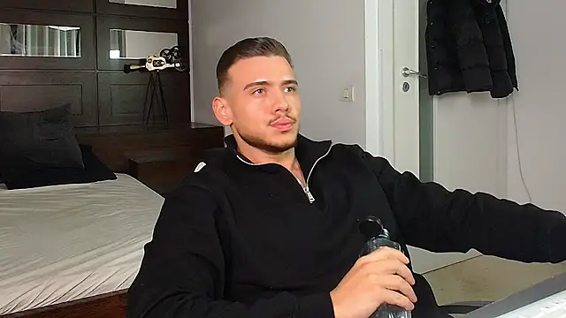 ElijahThorne online show from January 14, 2026, 5:02 am