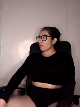 Snapshot of kira-stormm chatting on June 11, 2026, 12:32 am kira-stormm online show from June 11, 2026, 12:32 am