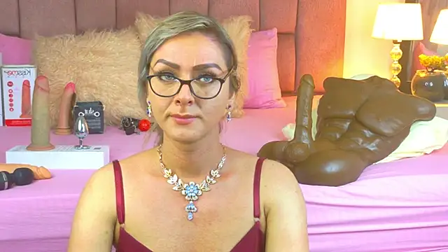 Lunitaa Diva online show from June 3, 2026, 7:41 pm