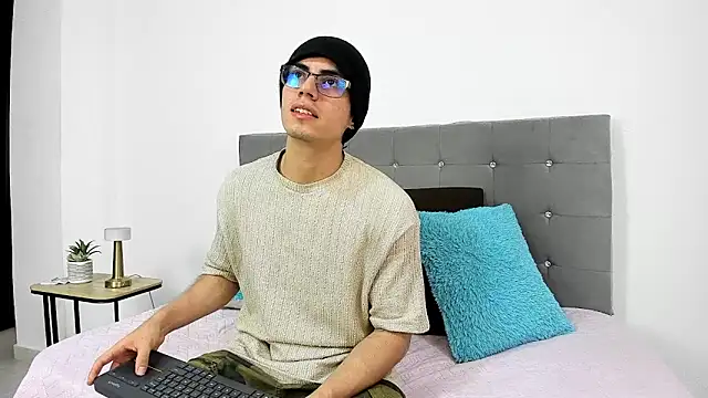 eren jeager online show from January 7, 2026, 8:11 pm