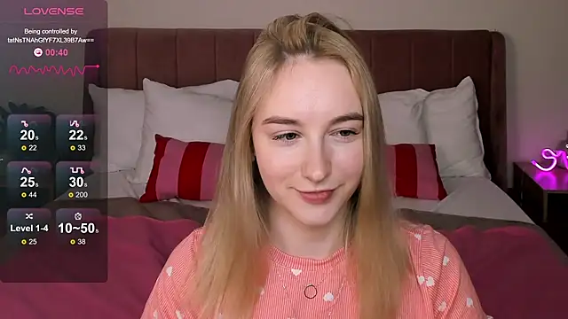 Snapshot of Shy_Polly chatting on May 15, 2026, 11:23 pm Shy Polly online show from May 15, 2026, 11:23 pm