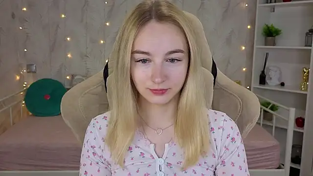 Shy Polly online show from July 17, 2026, 12:06 am