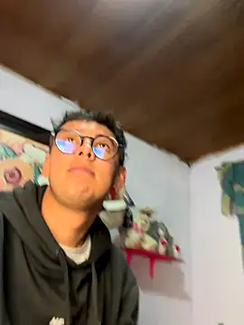 Yunaraa online show from November 28, 2025, 11:07 pm