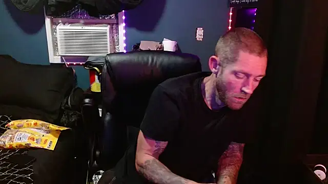 KingCole2390 online show from February 24, 2026, 2:09 am