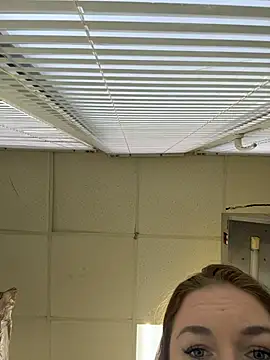 VaryaRose online show from December 1, 2025, 2:27 am