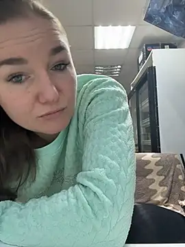 VaryaRose online show from December 17, 2025, 3:01 am