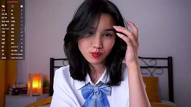 StaciaBratz online show from December 1, 2025, 7:08 pm