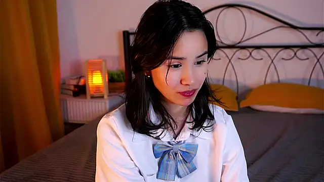 StaciaBratz online show from December 15, 2025, 7:07 pm