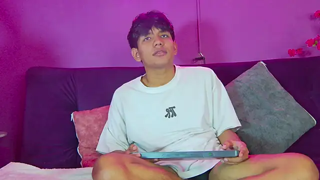 Snapshot of Liam_Sinclair chatting on March 9, 2026, 8:02 pm Liam Sinclair online show from March 9, 2026, 8:02 pm