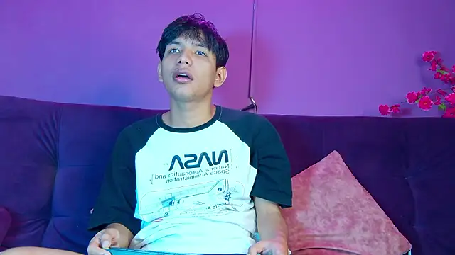 Snapshot of Liam_Sinclair chatting on March 10, 2026, 7:52 pm Liam Sinclair online show from March 10, 2026, 7:52 pm