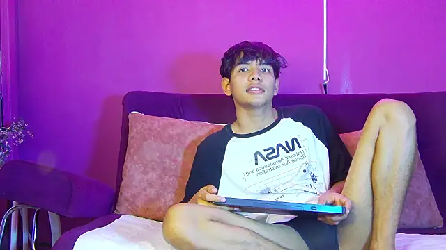 Snapshot of Liam_Sinclair chatting on March 25, 2026, 8:48 pm Liam Sinclair online show from March 25, 2026, 8:48 pm