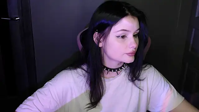 Snapshot of Moon_raven chatting on February 18, 2026, 2:29 am Moon raven online show from February 18, 2026, 2:29 am