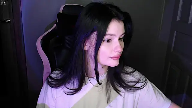 Snapshot of Moon_raven chatting on February 18, 2026, 11:33 pm Moon raven online show from February 18, 2026, 11:33 pm