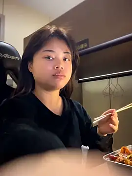 Snapshot of Toffee-00 chatting on March 5, 2026, 4:52 am Toffee-00 online show from March 5, 2026, 4:52 am