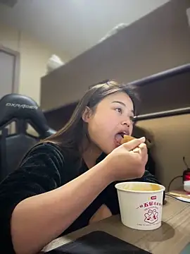 Snapshot of Toffee-00 chatting on March 16, 2026, 7:34 am Toffee-00 online show from March 16, 2026, 7:34 am