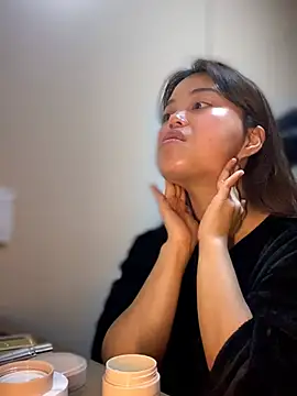 Snapshot of Toffee-00 chatting on March 23, 2026, 9:24 am Toffee-00 online show from March 23, 2026, 9:24 am