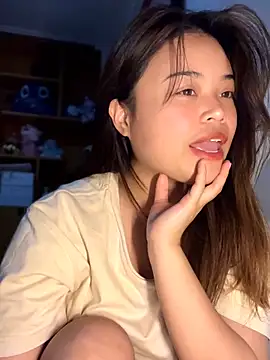 Snapshot of Toffee-00 chatting on April 19, 2026, 8:57 am Toffee-00 online show from April 19, 2026, 8:57 am