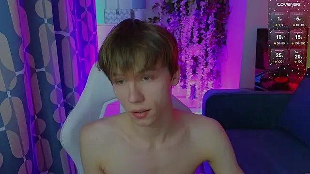 cuMte boy online show from June 18, 2026, 1:17 am