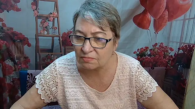 Snapshot of OlgaLuck chatting on April 3, 2026, 6:33 am OlgaLuck online show from April 3, 2026, 6:33 am
