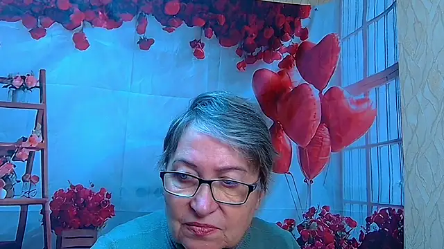 Snapshot of OlgaLuck chatting on April 13, 2026, 5:35 am OlgaLuck online show from April 13, 2026, 5:35 am