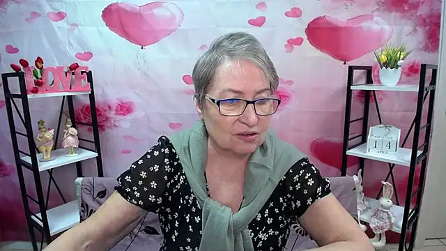 Snapshot of OlgaLuck chatting on April 14, 2026, 5:35 am OlgaLuck online show from April 14, 2026, 5:35 am