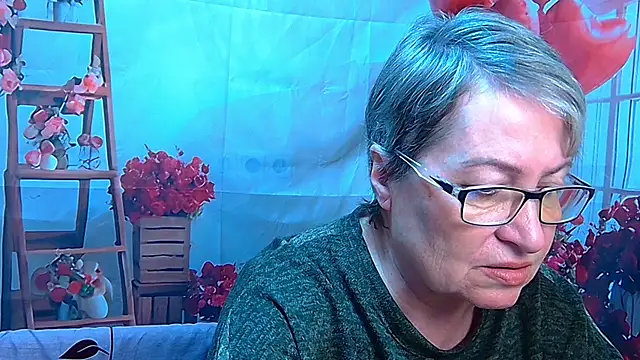 Snapshot of OlgaLuck chatting on April 16, 2026, 5:52 am OlgaLuck online show from April 16, 2026, 5:52 am