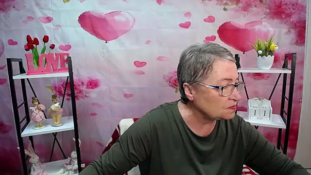 Snapshot of OlgaLuck chatting on May 11, 2026, 5:13 am OlgaLuck online show from May 11, 2026, 5:13 am