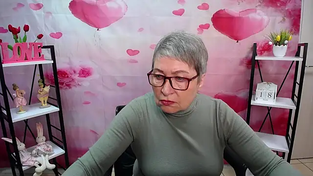 Snapshot of OlgaLuck chatting on May 18, 2026, 5:02 am OlgaLuck online show from May 18, 2026, 5:02 am