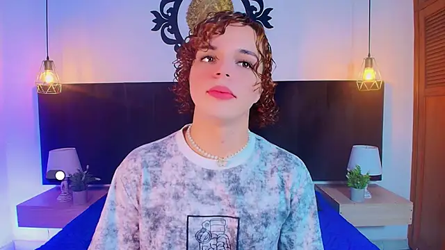 Skyee angel online show from May 17, 2026, 1:51 pm