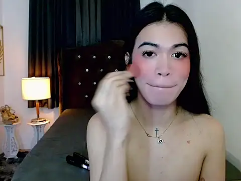 hollyyumiloove online show from December 19, 2025, 6:26 pm