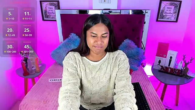 Snapshot of Samantha__F_W chatting on December 20, 2025, 4:36 pm Samantha F W online show from December 20, 2025, 4:36 pm