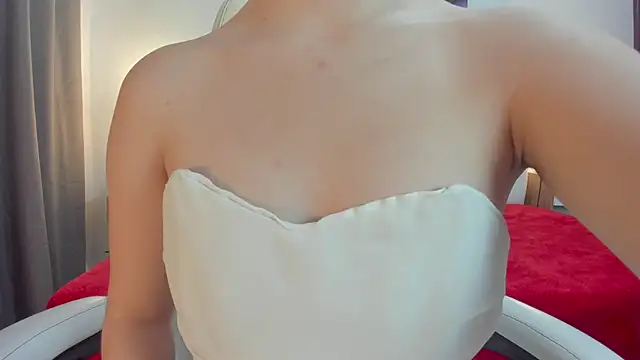 mask red girl online show from May 12, 2026, 1:52 pm