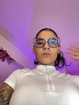 LauraRaider online show from June 21, 2026, 12:35 am